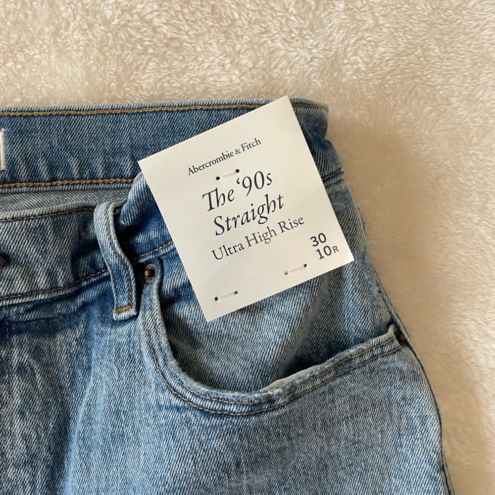 NWT Abercrombie & Fitch Distressed Ultra High Rise 90’s Straight Leg Denim Jeans - Picture 3 of 6